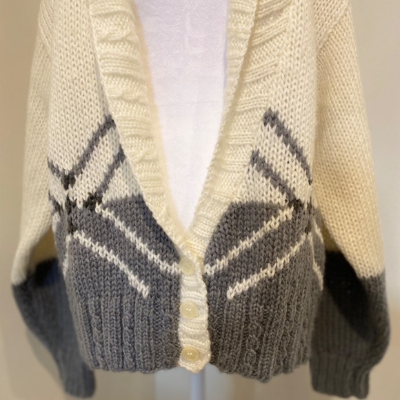 Vintage Cowichan-Style Hand-Knit Cardigan – Women’s M – Grey & Cream - Picture 2 of 9
